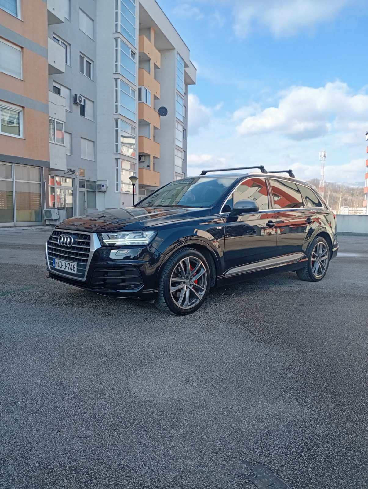Audi Q7 SUV za iznajmljivanje u Sarajevu